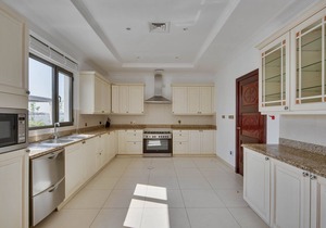 6 Bedroom Villa with Private Pool and Beach on Palm Jumeirah
