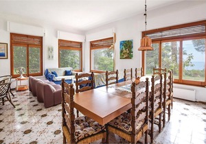 7 bedroom accommodation in Stalettì