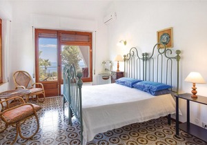 7 bedroom accommodation in Stalettì