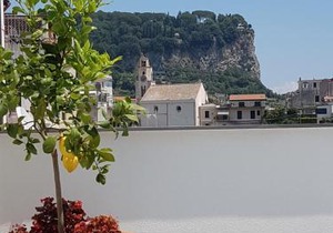Admiring Amalfi