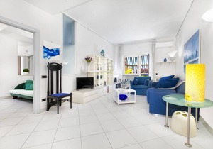 AMORE RENTALS - Doria Home with Private Terrace and Air Conditioning