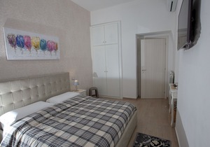 Apartment renovated in 2017 in the Central Station Garibaldi area.