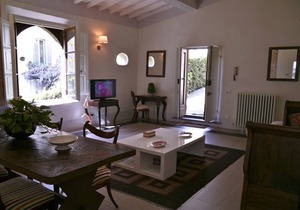 Beautiful cottage Flat In Garden Of XVIII Century Palazzo,full of light.