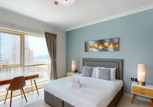 Beautiful Two Bedroom in The Marina