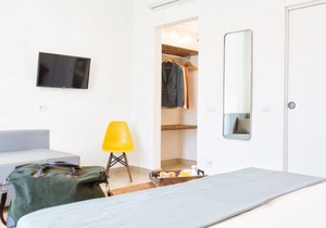 Boutique Suites 186 - Deluxe Room new by main square and with WIFI & AC balcony