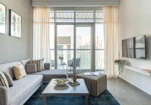 Bright 1BR Apartment with Amazing Marina Views