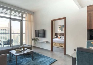 Bright 1BR Apartment with Amazing Marina Views
