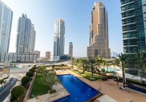 Bright One Bedroom in Marina