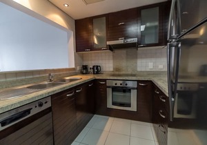 Bright One Bedroom in Marina