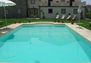 Bugia is a Self-Contained studio Apartment with large Pool, free WiFi & parking