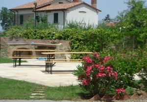 Bugia is a Self-Contained studio Apartment with large Pool, free WiFi & parking