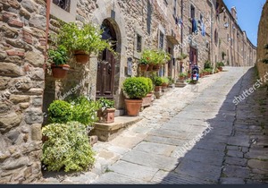 Bugia is a Self-Contained studio Apartment with large Pool, free WiFi & parking