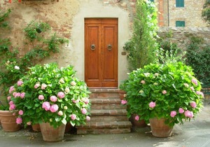 Bugia is a Self-Contained studio Apartment with large Pool, free WiFi & parking