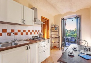 Casa Iorana D: A characteristic and welcoming apartment located right on the beach, with Free WI-FI.