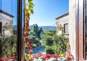 Casa Iorana E: A characteristic and welcoming apartment located right on the beach, with Free WI-FI.