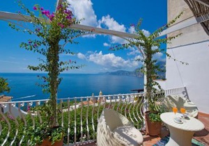 Casa Sunset, Among the stairs of Praiano