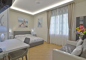 CASERTA DELUXE - ELEGANT APARTMENT IN CASERTA CENTER WELCOMES UP TO 5 GUESTS