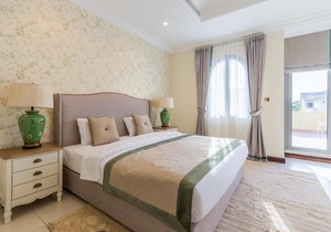 Chic 4BR Villa with Assistant Room and Private Pool on Palm Jumeirah by Deluxe Holiday Homes