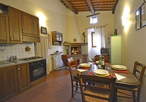 City/Village Apartment in Cortona with 2 bedrooms sleeps 6