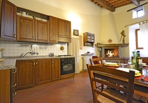 City/Village Apartment in Cortona with 2 bedrooms sleeps 6