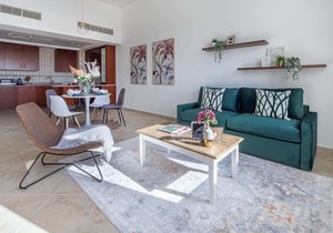 Cozy 1BR in Landscaped Community, Motor City