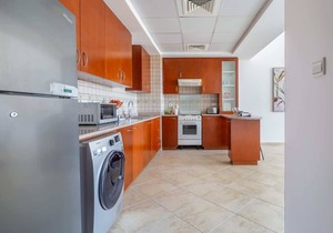 Cozy 1BR in Landscaped Community, Motor City