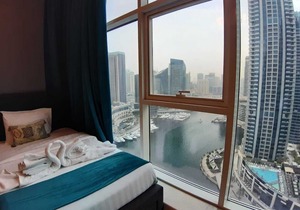 Deluxe 2 bedroom apartment with full marina view