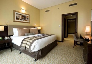 Executive Three Bedroom Apartment Near Internet Metro Station By Luxury Bookings AB