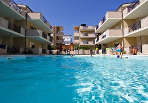 G.Bay C12 - First floor apartment with balcony overlooking the sea and swimming