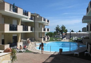 G.Bay C12 - First floor apartment with balcony overlooking the sea and swimming