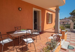 Holiday Apartment with Wi-Fi, Air Conditioning and Terrace; Pets Allowed