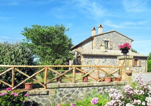 Holiday homes in Lubriano, Italy