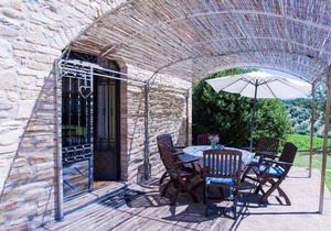 Holiday apartment with pool, garden and air conditioning
