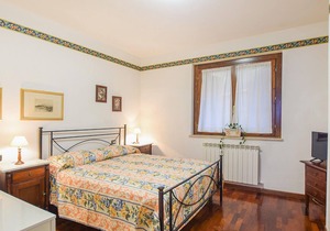 Idyllic vacation home on Lake Trasimeno in beautiful Umbria.