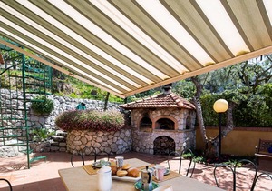 Independent villa with private swimming pool, located in the Sorrento peninsula.