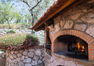 Independent villa with private swimming pool, located in the Sorrento peninsula.