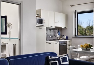 La Capannelle-Aida Residence Apartment with Pool, Parking, AC, Sea Views