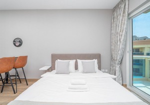 Lago Vista A | Studio
