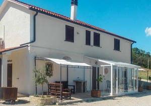 Lovely apartment in villa with A/C, hot tub, pool, WIFI, TV, patio, pets allowed and panoramic v.