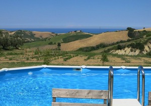 Lovely apartment in villa with hot tub, WIFI, pool, A/C, TV, patio, pets allowed, panoramic view