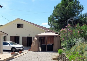 Lovely apartment in villa with hot tub, WIFI, pool, A/C, TV, patio, pets allowed, panoramic view