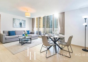 LUX Contemporary Suite with Full Marina View 6