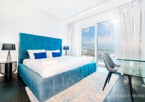 LUX - Lavish Suite with Full Palm Jumeirah View 2