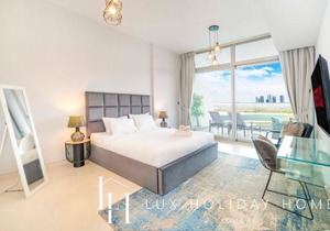 LUX - Opulent Island Suite Burj Khalifa View 1
