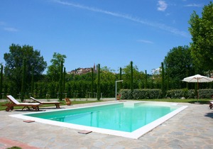 Luxury villa with private pool and large garden on the outskirts of Castiglion Fiorentino, reachable