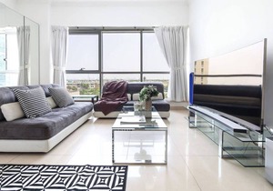 Modern Spacious Studio in JLT - room for 3!