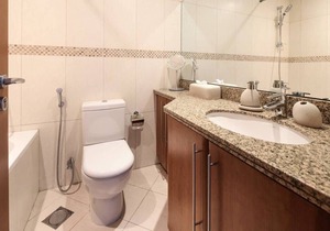 Modern Spacious Studio in JLT - room for 3!