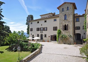 Nice apartment for 3 guests with WIFI, pool, TV, panoramic view and parking, close to Arezzo