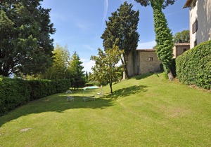 Nice apartment for 3 guests with WIFI, pool, TV, panoramic view and parking, close to Arezzo