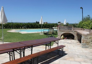 Olivo is a Self-Contained Apartment with a large Pool, free WiFi & free parking